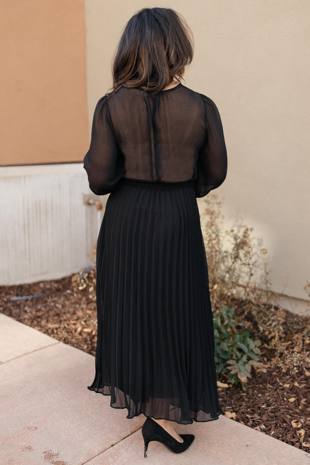 Simple And Pleated Dress in Black