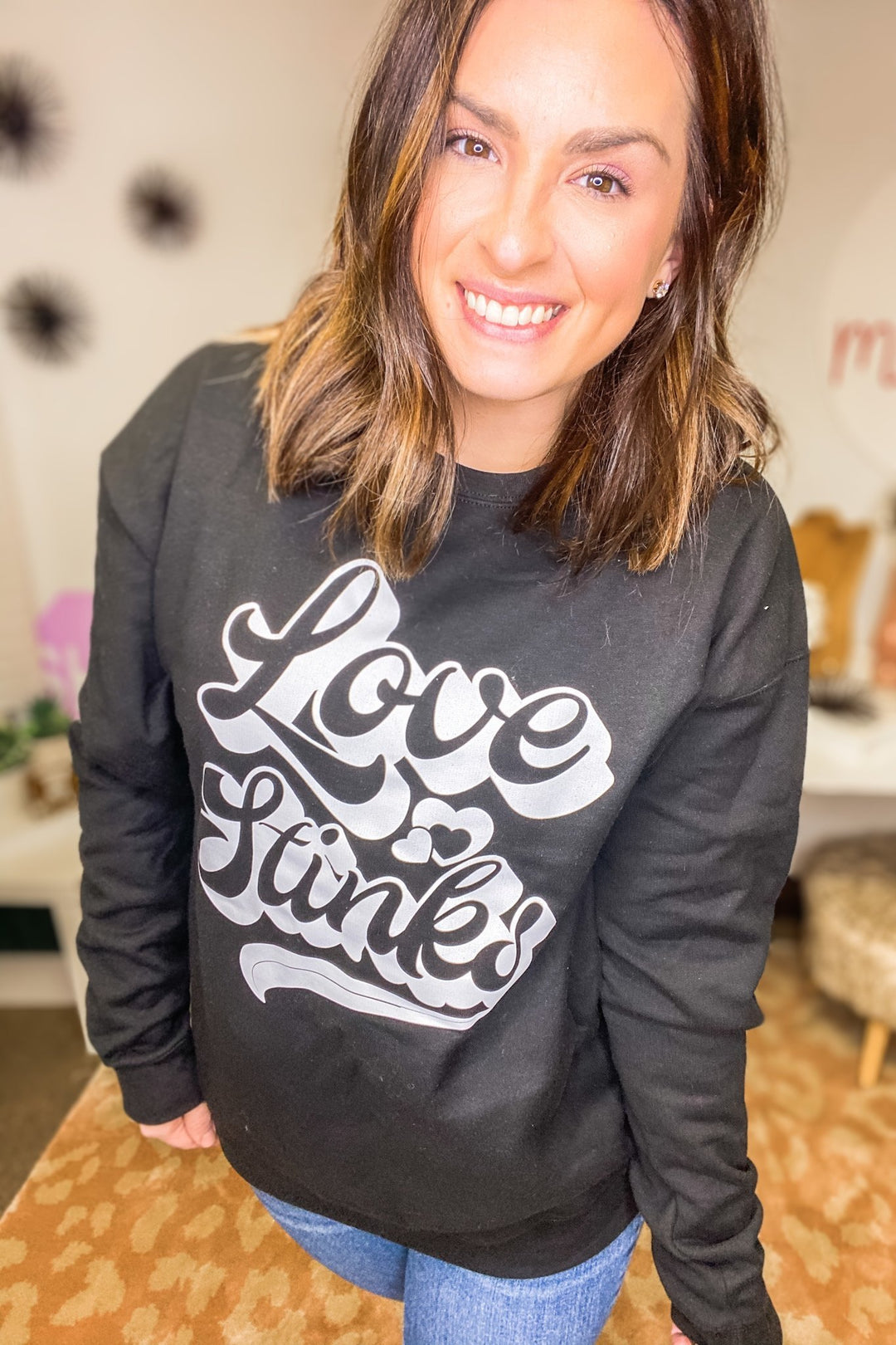 Love Stinks Sweatshirt - Shop Juni